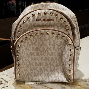 Mickeal kors abbey vanilla backpack